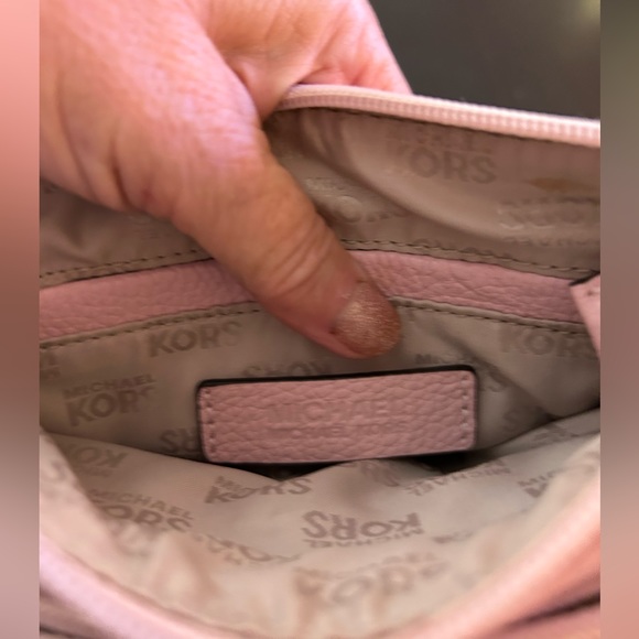 EUC Michael Kors PINK Pebble Crossbody - Picture 5 of 7